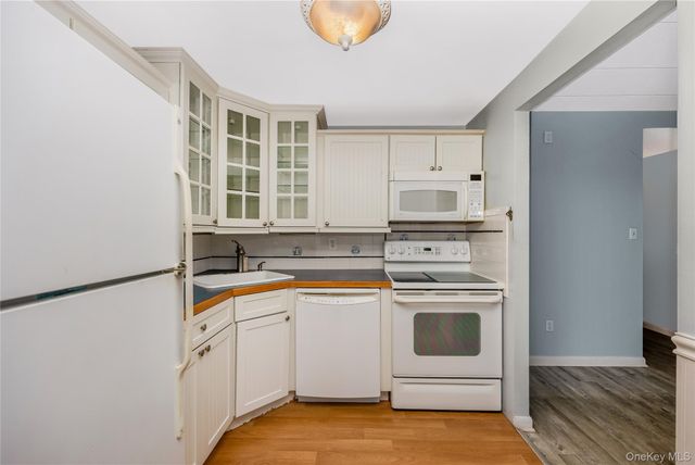 230 W Broadway 609, Long Beach, NY 11561