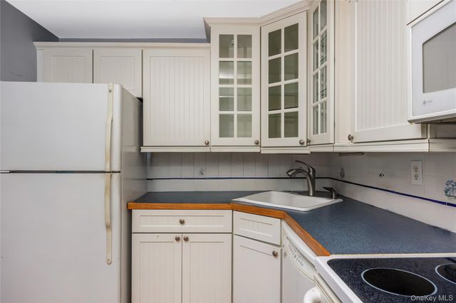 230 W Broadway 609, Long Beach, NY 11561