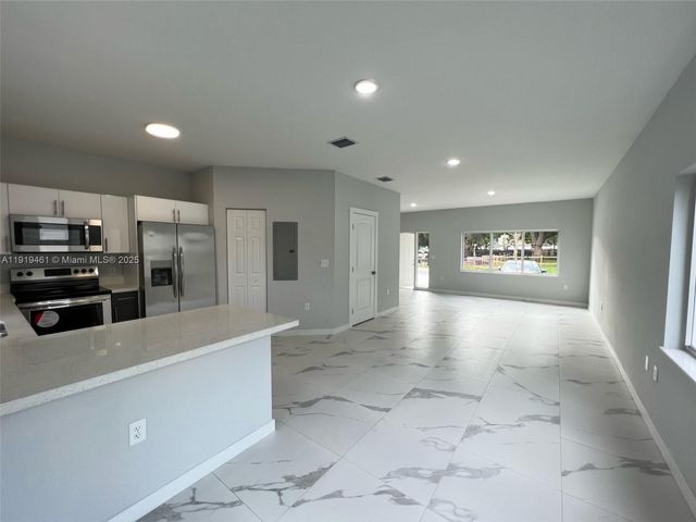 808 NW 16th Ave 1, Fort Lauderdale, FL 33311