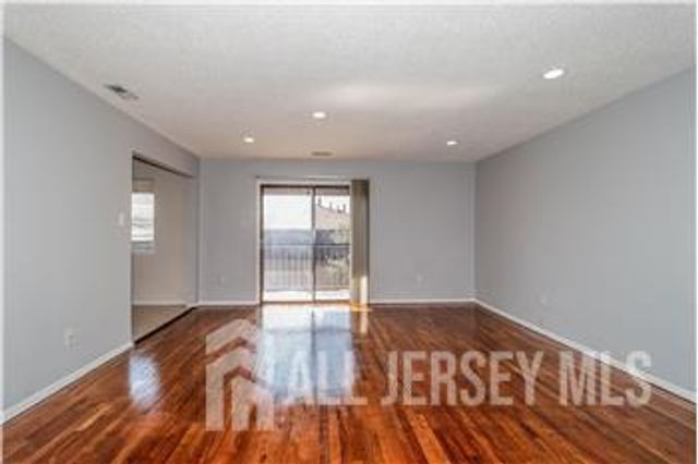 107 Edison Glen Terrace, Edison, NJ 08837