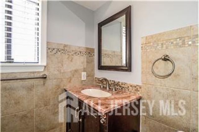 107 Edison Glen Terrace, Edison, NJ 08837