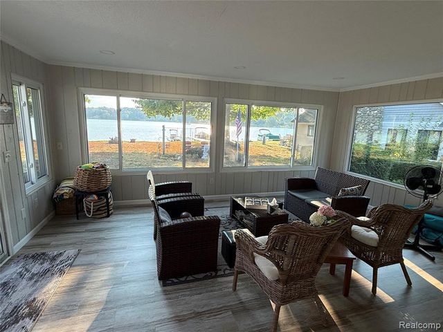 11001 Beryl Drive, White Lake, MI 48386