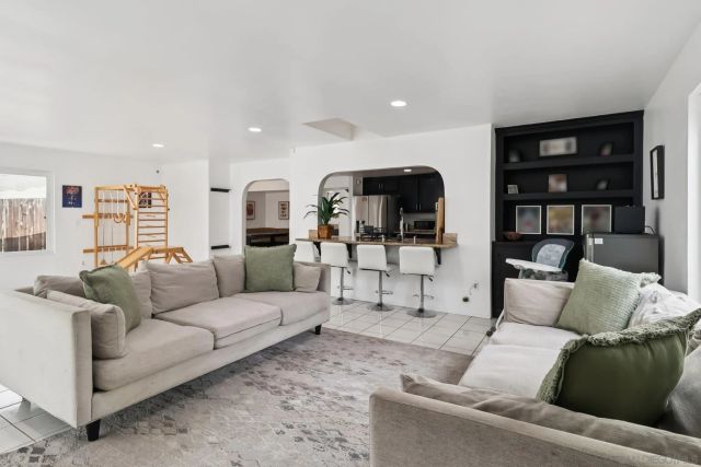 712 Paseo Del Rey, Chula Vista, CA 91910