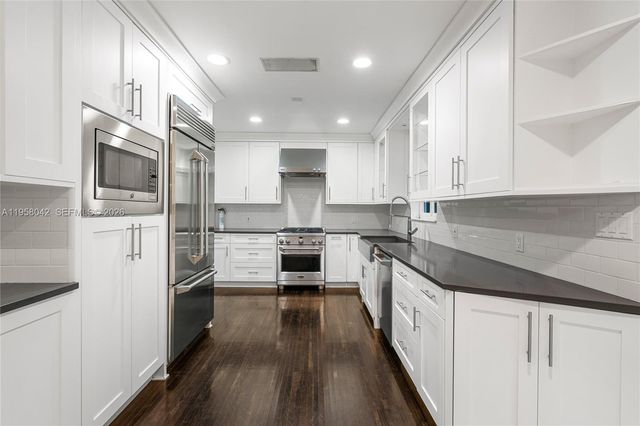 3505 Crystal View Ct, Miami, FL 33133