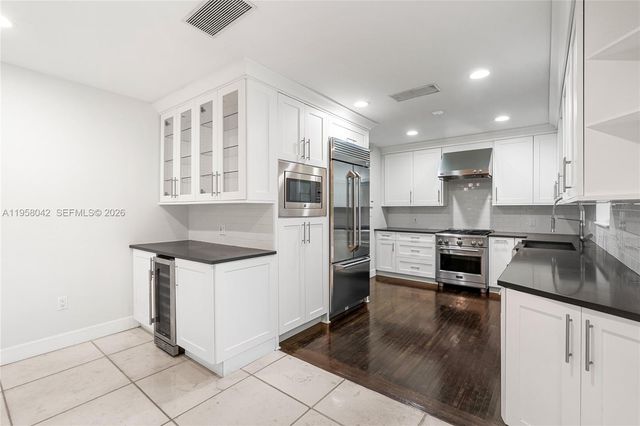 3505 Crystal View Ct, Miami, FL 33133