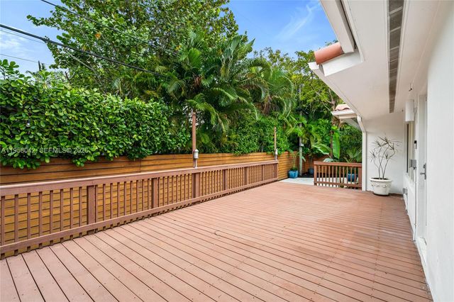 3505 Crystal View Ct, Miami, FL 33133