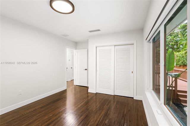 3505 Crystal View Ct, Miami, FL 33133