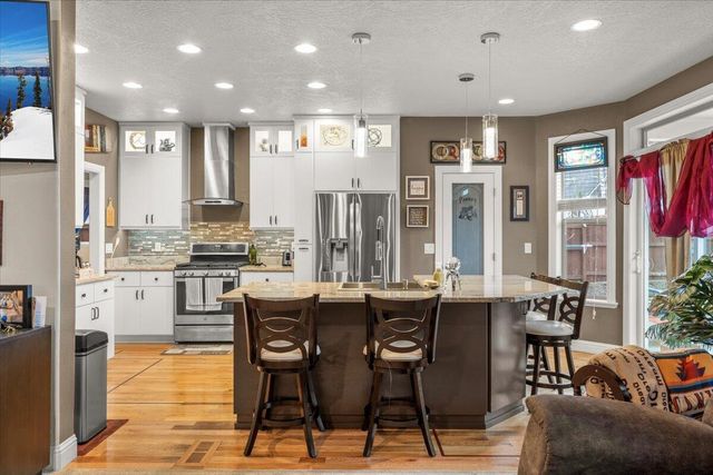 279 Robert Trent Jones Boulevard, Eagle Point, OR 97524