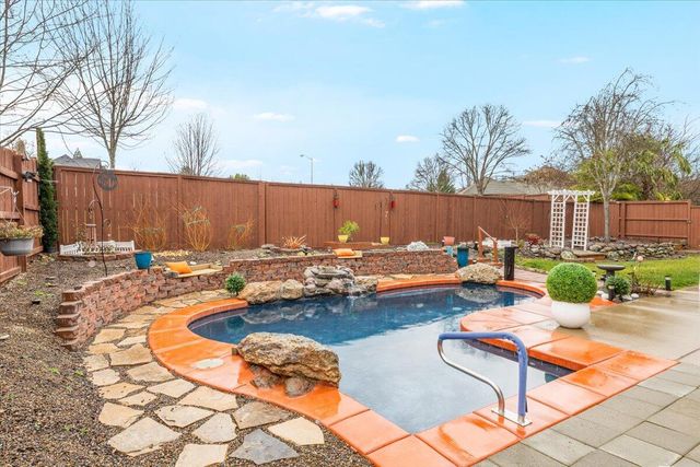 279 Robert Trent Jones Boulevard, Eagle Point, OR 97524