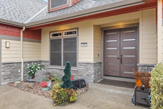 279 Robert Trent Jones Boulevard, Eagle Point, OR 97524