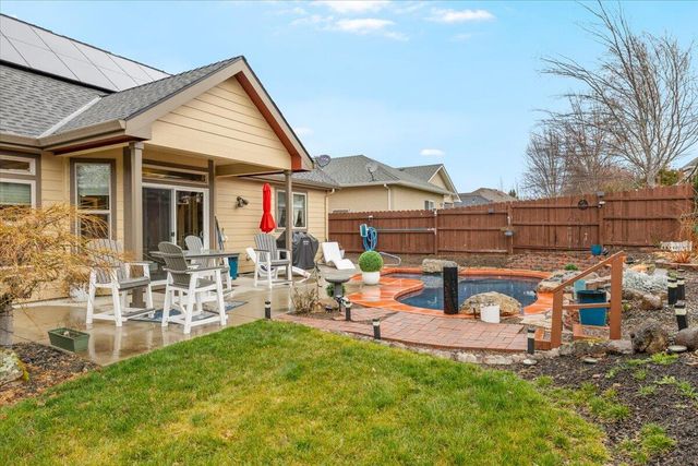 279 Robert Trent Jones Boulevard, Eagle Point, OR 97524