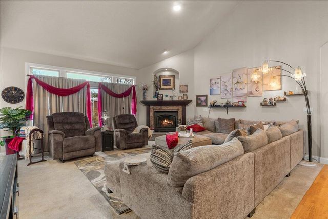 279 Robert Trent Jones Boulevard, Eagle Point, OR 97524