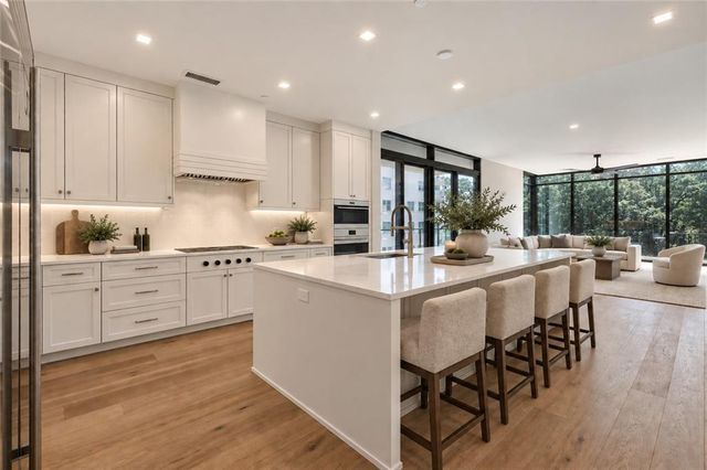 2520 Peachtree Road NW 403, Atlanta, GA 30305