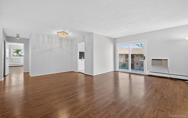 1 Toms Point Lane 6J, Port Washington, NY 11050