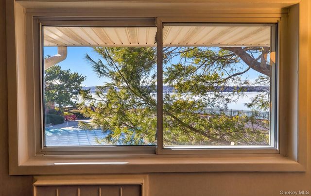 1 Toms Point Lane 6J, Port Washington, NY 11050