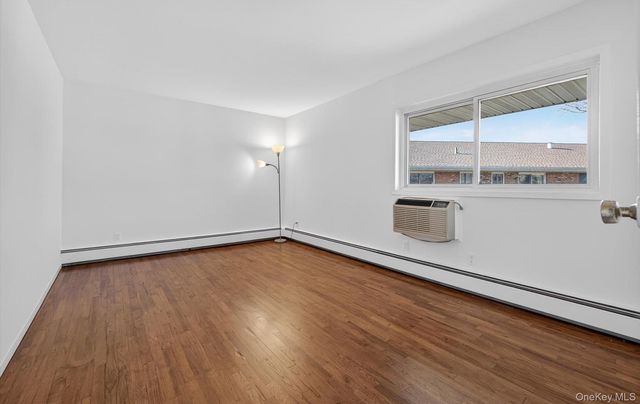 1 Toms Point Lane 6J, Port Washington, NY 11050