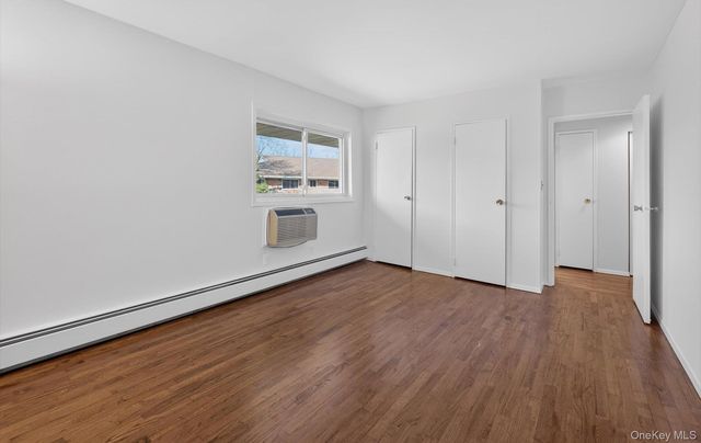 1 Toms Point Lane 6J, Port Washington, NY 11050