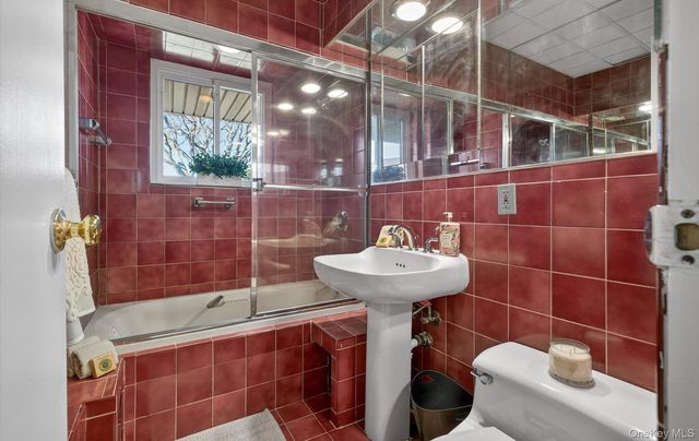 1 Toms Point Lane 6J, Port Washington, NY 11050