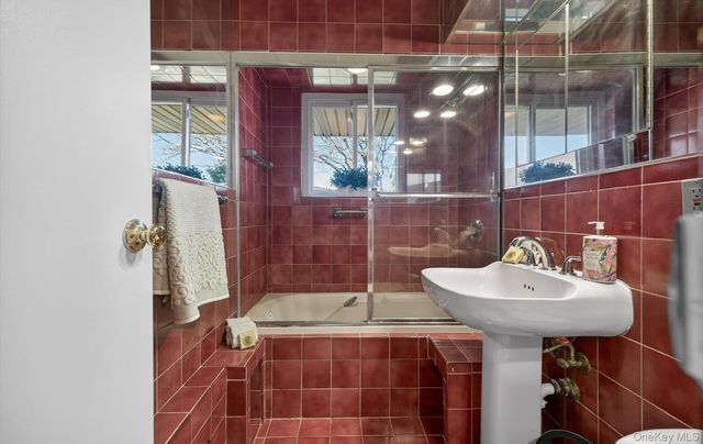 1 Toms Point Lane 6J, Port Washington, NY 11050