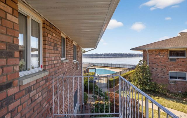 1 Toms Point Lane 6J, Port Washington, NY 11050