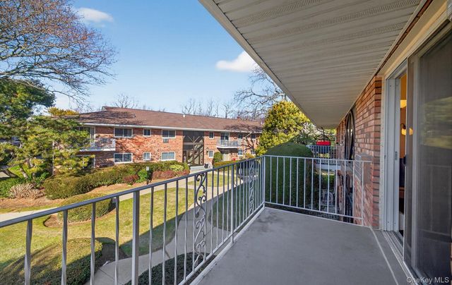 1 Toms Point Lane 6J, Port Washington, NY 11050