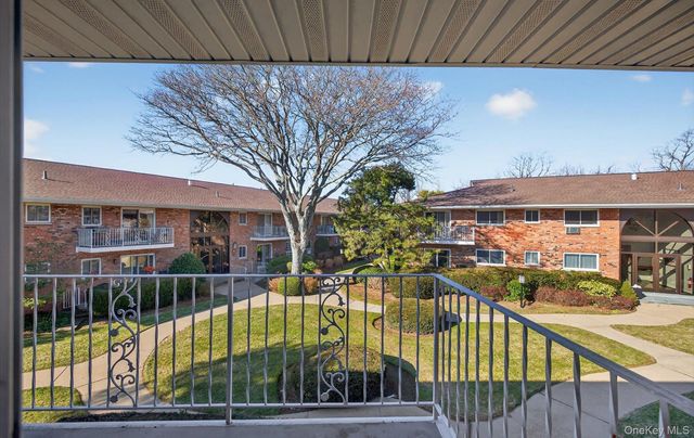 1 Toms Point Lane 6J, Port Washington, NY 11050