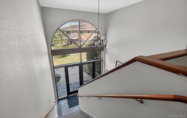 1 Toms Point Lane 6J, Port Washington, NY 11050