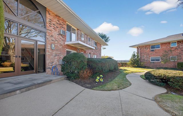 1 Toms Point Lane 6J, Port Washington, NY 11050