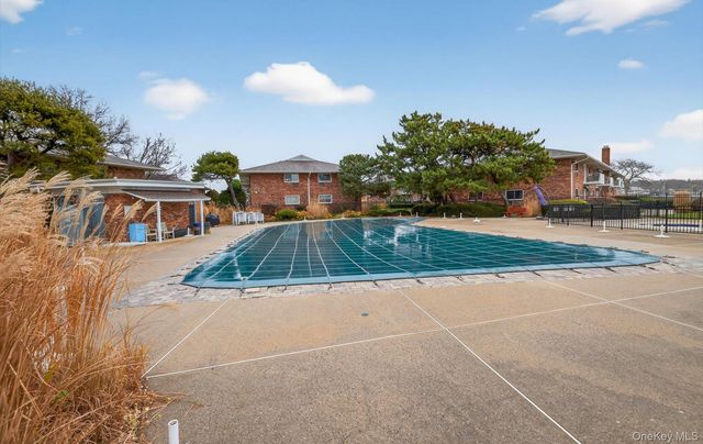 1 Toms Point Lane 6J, Port Washington, NY 11050