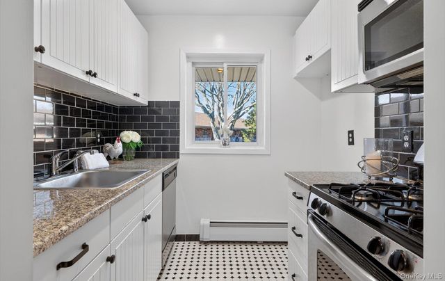 1 Toms Point Lane 6J, Port Washington, NY 11050