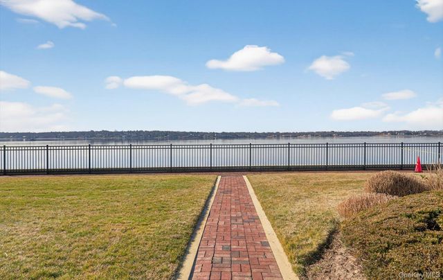 1 Toms Point Lane 6J, Port Washington, NY 11050