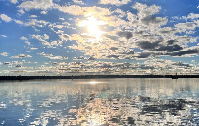 1 Toms Point Lane 6J, Port Washington, NY 11050