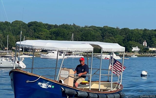 1 Toms Point Lane 6J, Port Washington, NY 11050