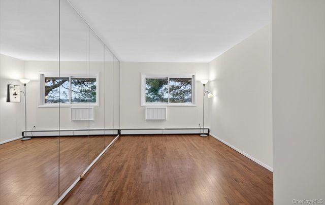 1 Toms Point Lane 6J, Port Washington, NY 11050