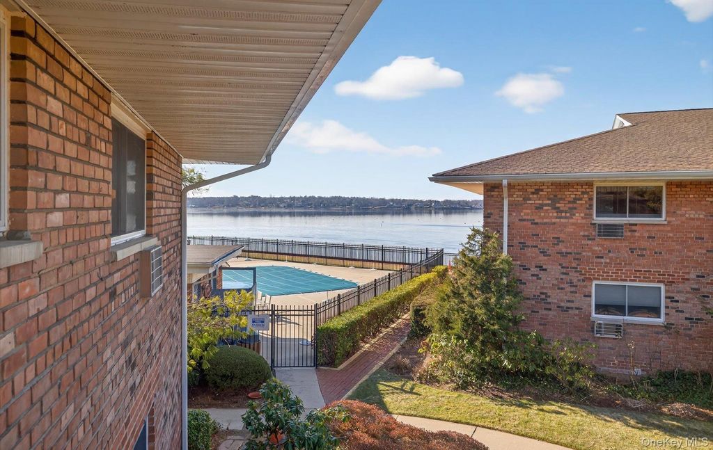 1 Toms Point Lane 6J, Port Washington, NY 11050
