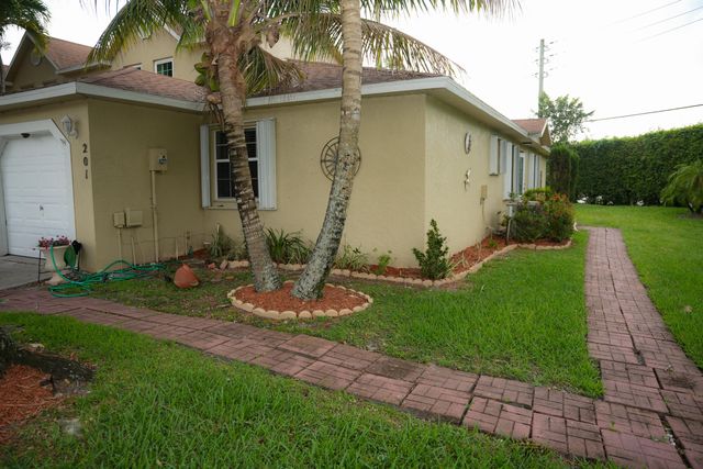 201 Maplewood Drive 201, Greenacres, FL 33415