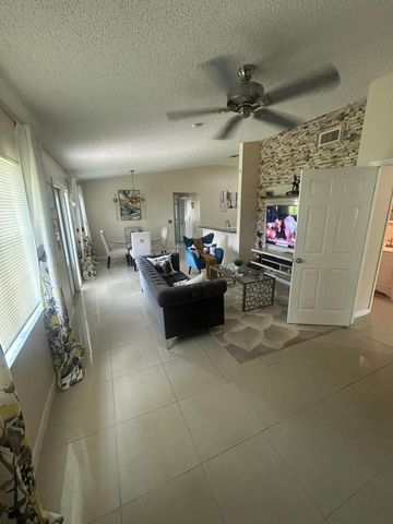 201 Maplewood Drive 201, Greenacres, FL 33415