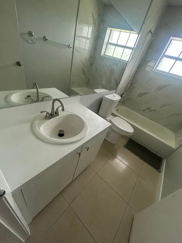 201 Maplewood Drive 201, Greenacres, FL 33415