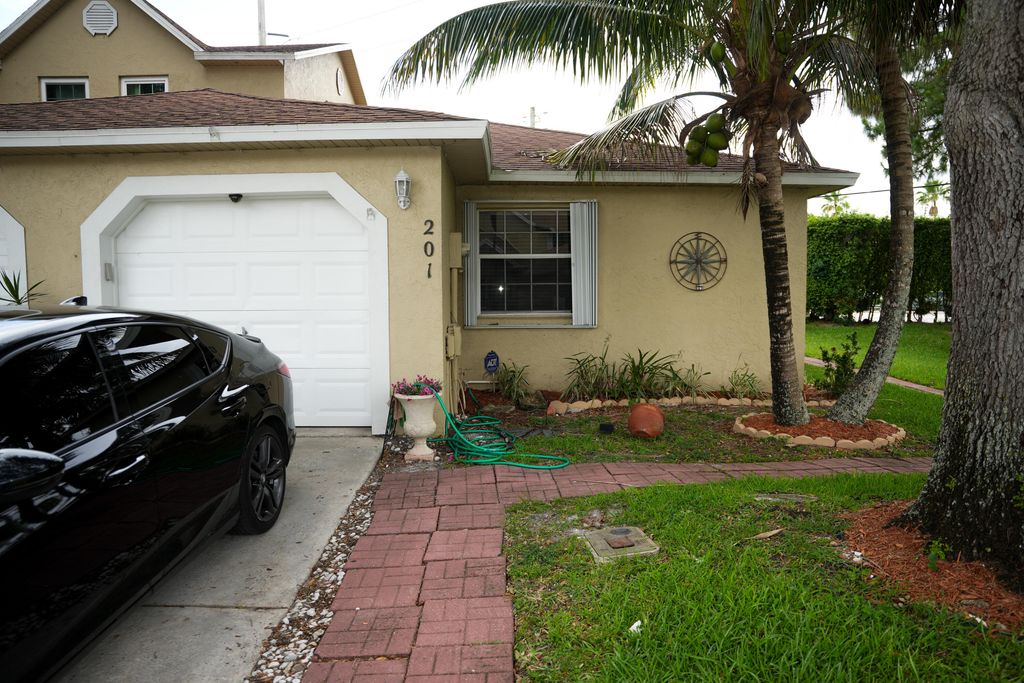 201 Maplewood Drive 201, Greenacres, FL 33415