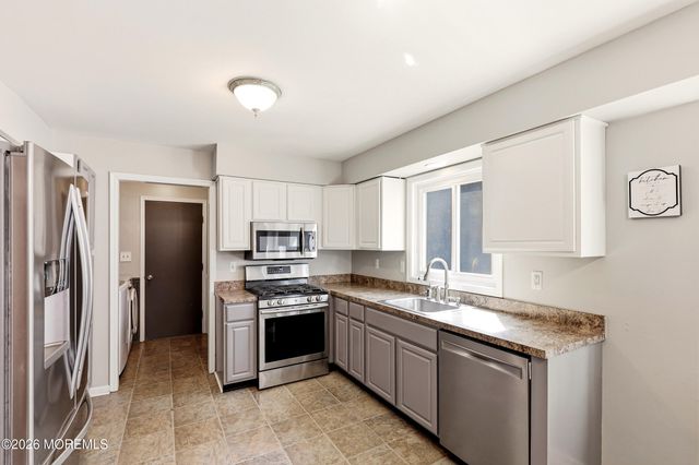 23 Jenny Lane, Jackson, NJ 08527