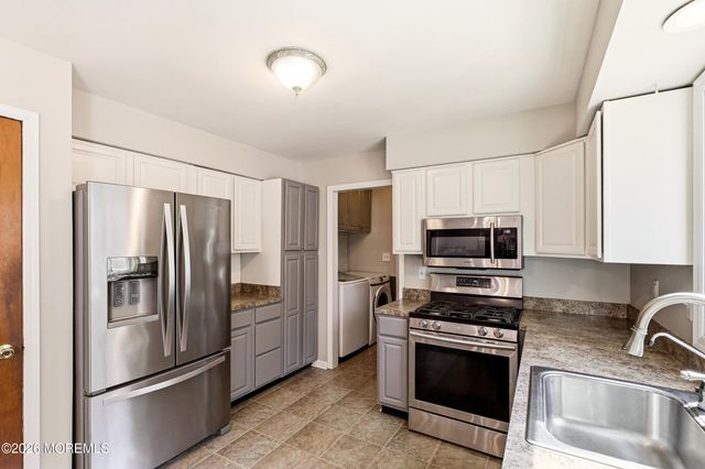 23 Jenny Lane, Jackson, NJ 08527