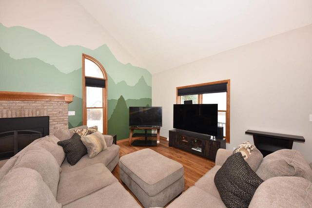 902 Martin DRIVE, Fredonia, WI 53021