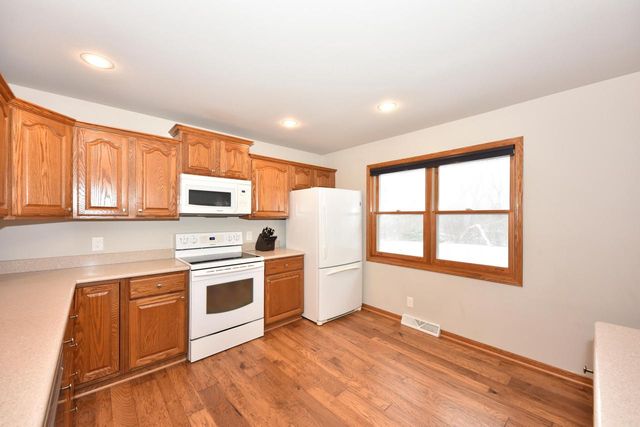 902 Martin DRIVE, Fredonia, WI 53021