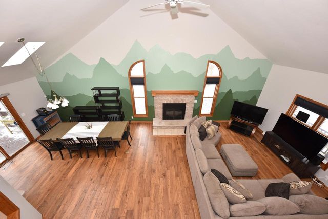 902 Martin DRIVE, Fredonia, WI 53021