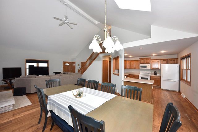 902 Martin DRIVE, Fredonia, WI 53021