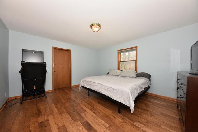 902 Martin DRIVE, Fredonia, WI 53021