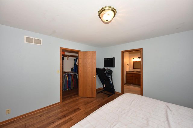 902 Martin DRIVE, Fredonia, WI 53021