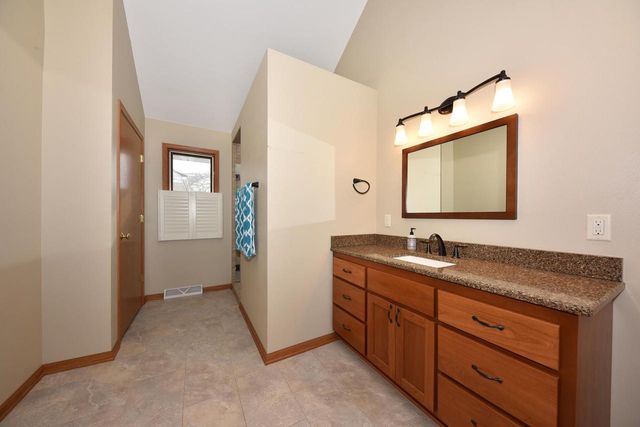 902 Martin DRIVE, Fredonia, WI 53021