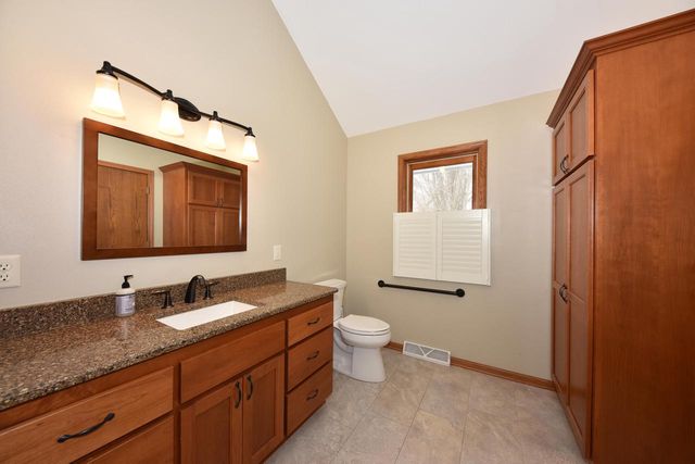 902 Martin DRIVE, Fredonia, WI 53021