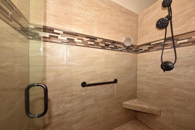 902 Martin DRIVE, Fredonia, WI 53021